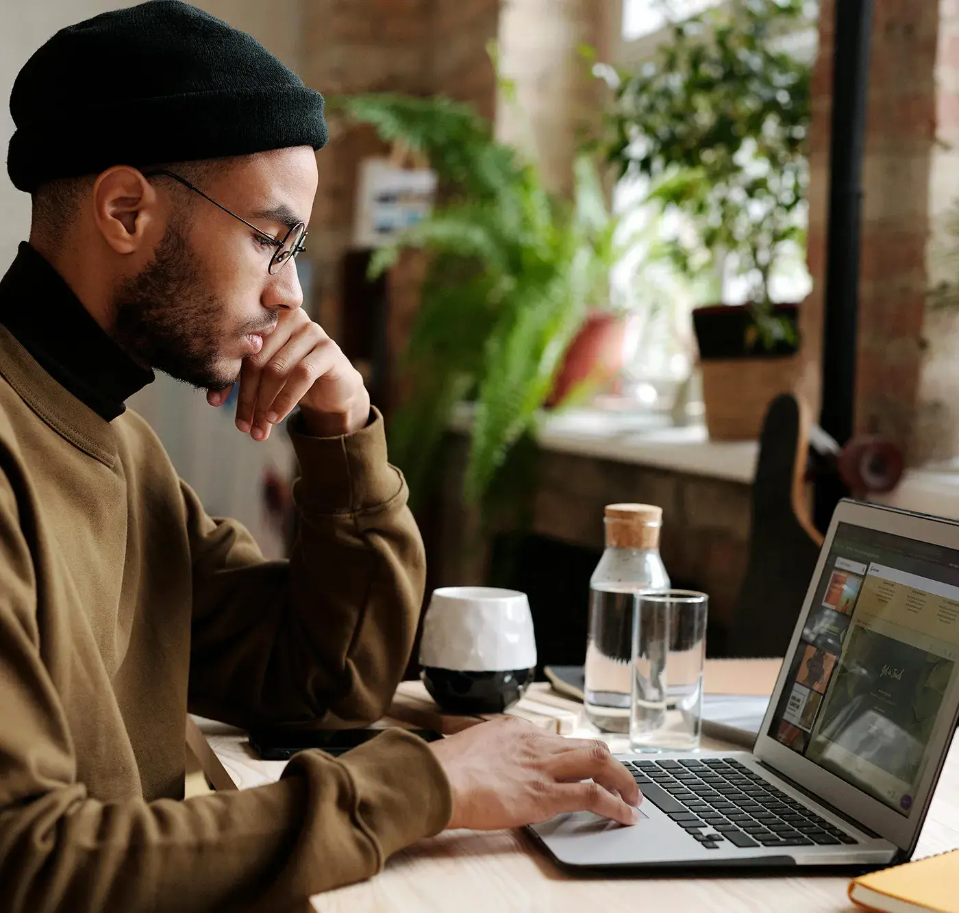 Jobseeker at a cafe